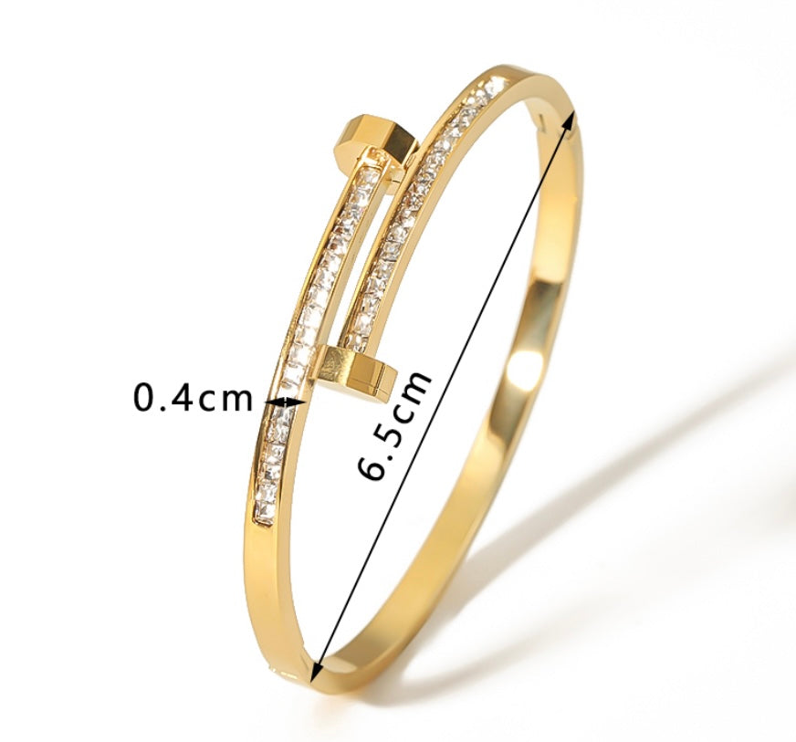 OLIMPIA ║ Bangles